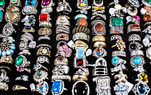 A display case of fashion rings