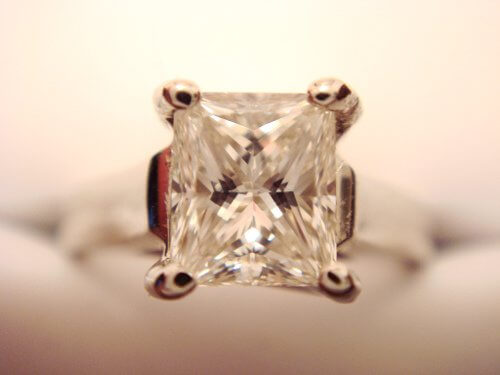 Suare Cut Diamond Setting